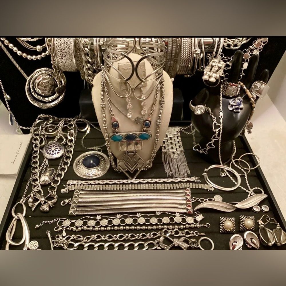 Premium Vintage Jewelry Lot~ 2 LBs Estate necklace earrings, rings, bracelet - Picture 5 of 10